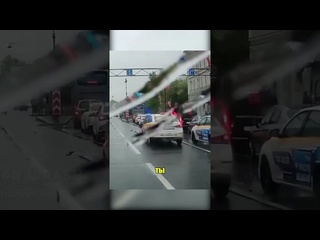 the taxi driver spits on the traffic rules of the dvr dvr - [ w summit w ]